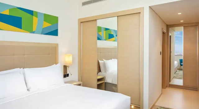 Двухместный номер Premium Holiday Inn Hotel & Suites Dubai Science Park by IHG