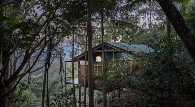 Коттедж c 1 комнатой с балконом Treetops Seaview Montville