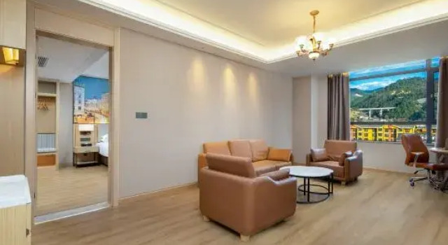 Vienna International Hotel (Ninglang Luguhu Avenue), Prenota Hotel Hotel a Ninglang con parcheggio, Parcheggio