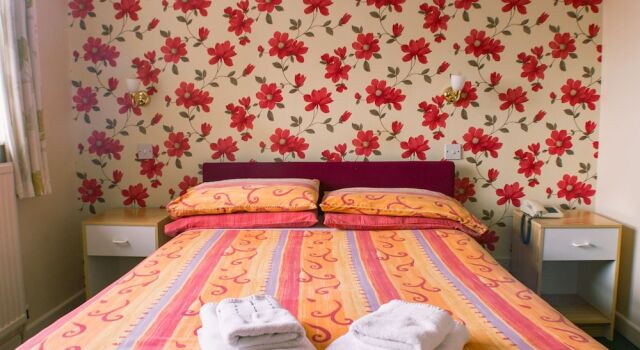 Lyndale Hotel, Забронировать Отель Олд Колвин Клоид
