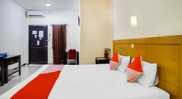 Номер Deluxe OYO 91878 Cherry Red Hotel