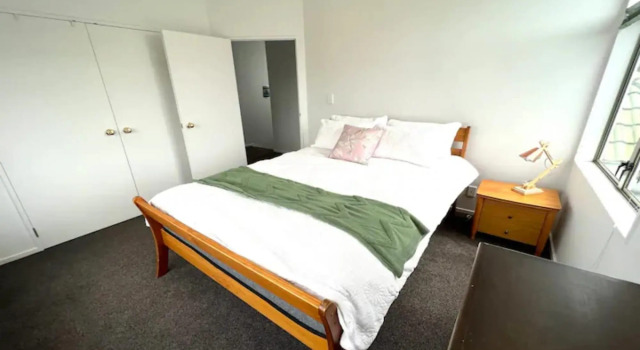 Private and sunny 3-bedroom home with parking