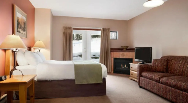 Четырёхместный люкс Premium c 1 комнатой Sundance Lodge