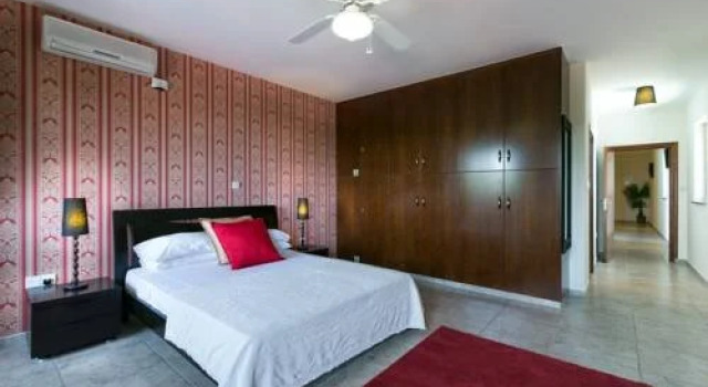 4 BR Villa Delphin