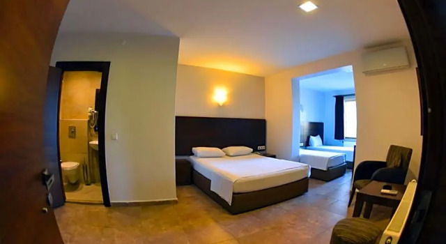 Elmas Hotel, Varaa Hotelli Hotellit Marmara-alue pysäköinnillä, Pysäköinti