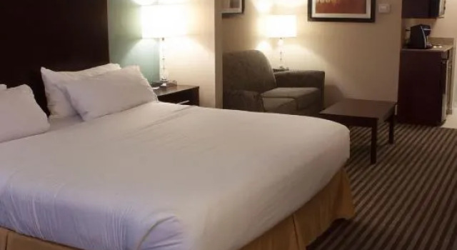 Люкс Holiday Inn Express & Suites Youngstown West - Austintown by IHG