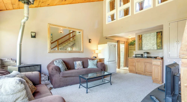 Коттедж c 1 комнатой Auburn Cottage w/ Patios & Garden - 3 Mi to Town!