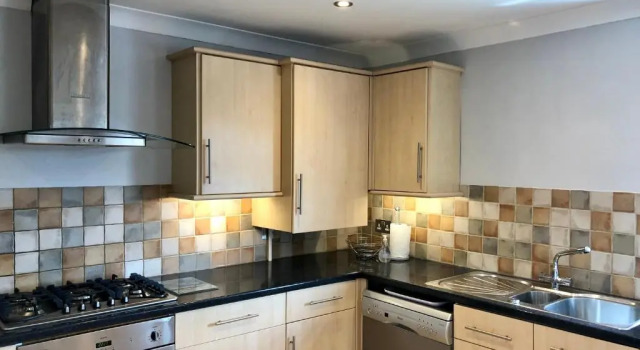 Апартаменты AB - Top floor 2 bed modern town centre apartment with parking for one vehicle
