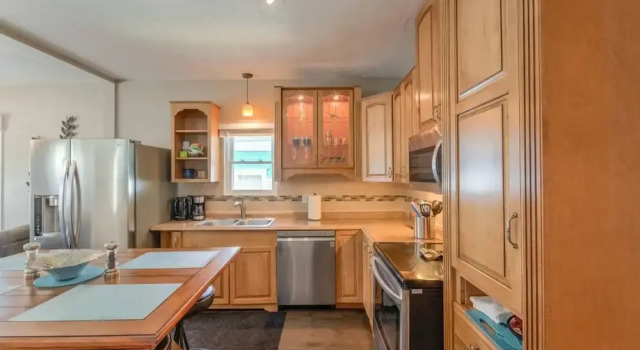 2BR Downtown Adventure Pikes Peak Views AC!, Забронировать Дом для отпуска Отели в центре Колорадо-Спрингса, в центре