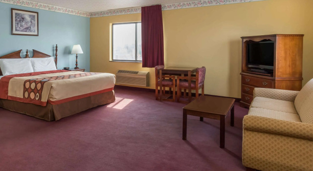 Super 8 by Wyndham Woodstock