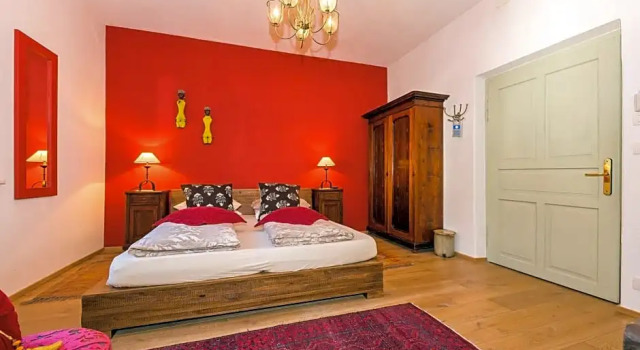 Zenana Boutique Hotel, Забронировать Бутик-отель Отели в центре Сан-Кандидо, в центре, Парковка