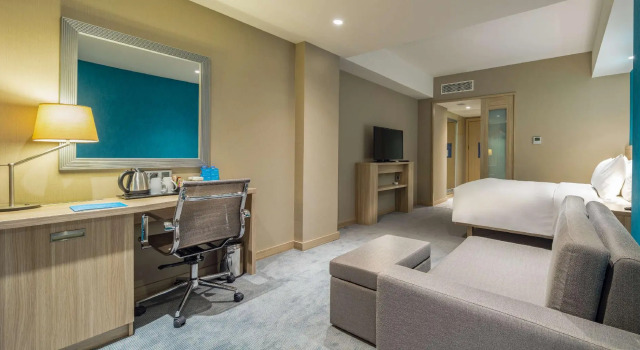 Двухместный номер Standard с балконом Hampton by Hilton Kahramanmaras