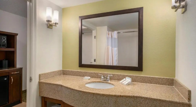 Четырёхместный полулюкс Hilton Garden Inn Orlando East - UCF Area