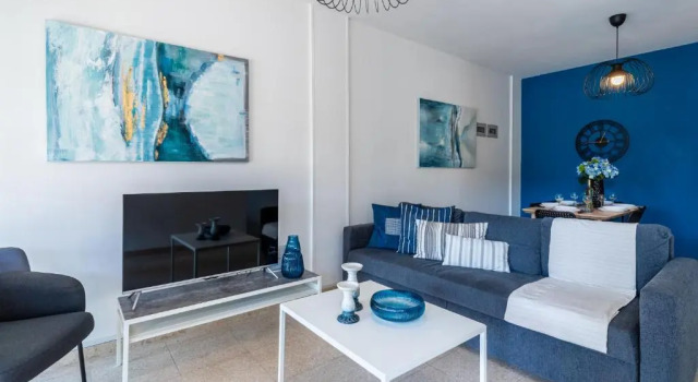 Azure 2-BR W/Terrace in Larnaca, Book Hotel Larnaka Larnaca Region