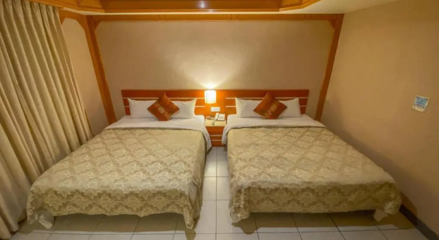 Четырёхместный номер Standard Hua Guo Hotel