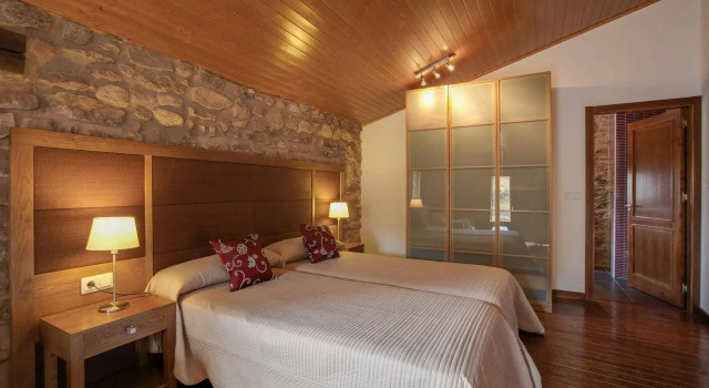 Posada La Almazuela, Book Hotel Montenegro de Cameros Soria