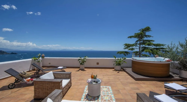 Villa Albatros - Stunning 2 Floors Villa for Large Groups