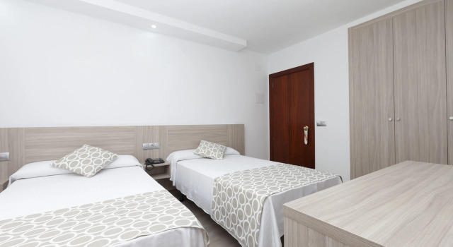 Hotel Olympia Ronda II, Buchen Sie Hotel El Puig de Santa Maria Valencia