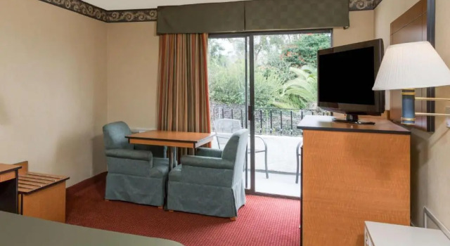 Двухместный номер Standard Travelodge by Wyndham San Clemente Beach