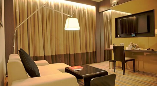 Люкс Novotel Kolkata Hotel and Residences