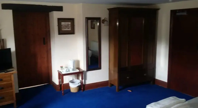 The Bell Country Inn, Забронировать Отель Вэйл-оф-Груйни 