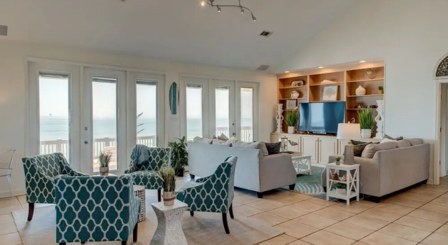 Dauphin Charm - Gulf Front! Pet Friendly - Wrap Around Porch With Observation Deck And Outdoor Seating 4 Bedroom Home by RedAwning, Забронировать Отель Дофин-Айленд 