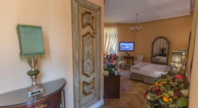 Трёхместный номер Standard с балконом Royal Suite Trinità Dei Monti