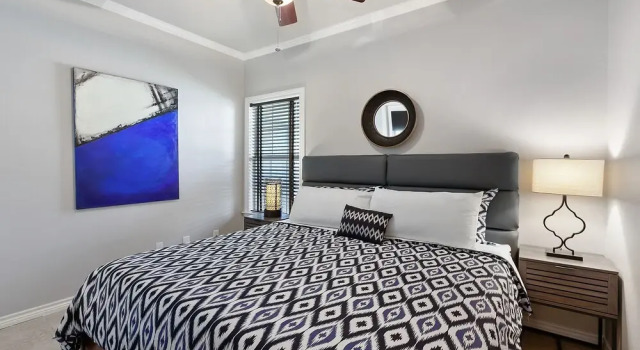 New! Modern Riverfront Apt 5blks to Schlitterbahn!, Забронировать Отель Отели Нью-Браунфелс 3 звезды, рядом с Общество охраны природных ресурсов Нью-Браунфелса, 3*