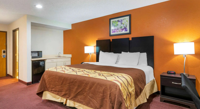 Rodeway Inn Coopersville, Book Hotel Coopersville Michigan