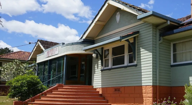 Melville House Bed and Breakfast, Забронировать Отель Лисмор Byron Bay Hinterland, рядом с Больница Лисмор-Бейс