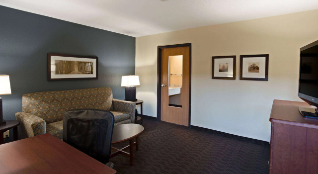 AmericInn by Wyndham Bay City, Buchen Sie Hotel Hotels in Bay City mit Frühstück, Frühstück