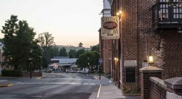 Sheridan Livery Inn & Restaurant, Reserva ahora Hotel Lexington 