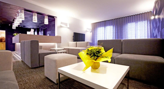 Кровать в общем номере Kyriad Valence Nord Bourg-Les-Valence