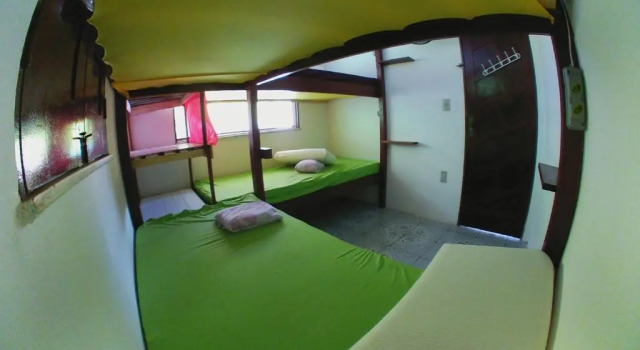 Кровать в общем номере Hostel FreeDive Inn