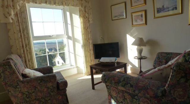 2 Bedroom First Floor Apartment - Stunning Views/heated Outdoor Pool in Summer