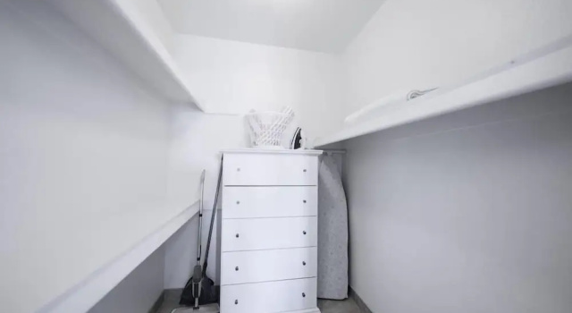 Апартаменты c 1 комнатой 240 Fully Furnished with WiFi by RedAwning