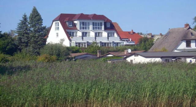 Frisch renoviertes FH Südblick am Meer in Breege, Meerblick von allen drei Etagen, Terrasse, Balkon, Sauna und Parkplatz, Забронировать Отель Бреге Wittow Peninsula