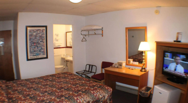Budget Host Crestview Inn, Забронировать Отель Су-Сент-Мари North Central Ontario, рядом с Chippewa Memorial Hospital