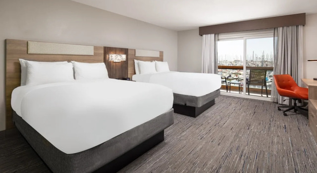 Четырёхместный номер Standard с видом на гавань Holiday Inn Express Hotel & Suites Ventura Harbor by IHG