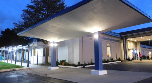 Days Inn New Bedford, Varaa Hotelli Hotellit New England uima-altaalla, Uima-allas