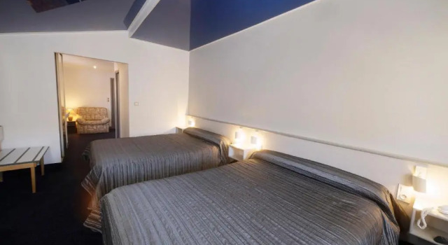 Трёхместный номер Standard Hôtel Le Lons