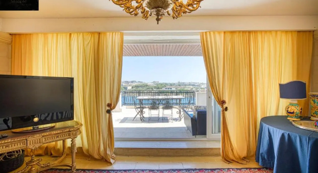 Beautiful, Seafront high end APT in PRIME Location by 360 Estates