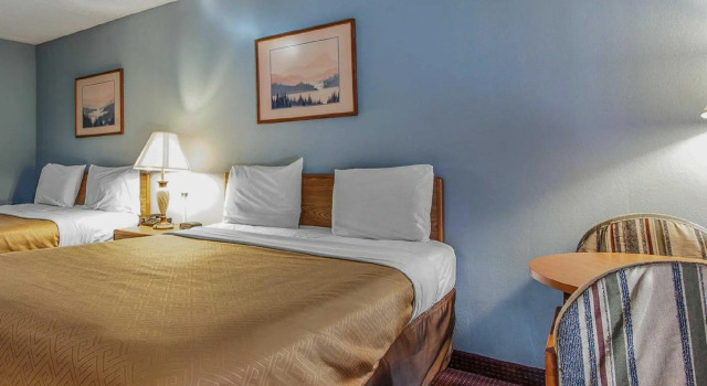 Четырёхместный номер Standard Econo Lodge Renfro Valley
