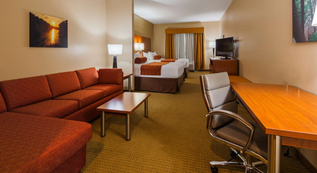 Четырёхместный люкс Best Western Plus Finger Lakes Inn & Suites