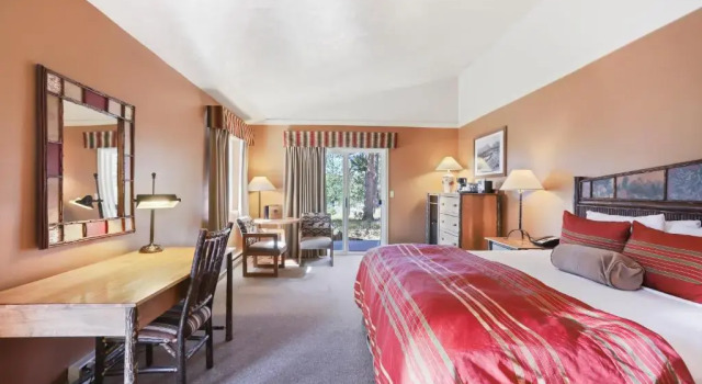 Коттедж Premium Headwaters Lodge & Cabins at Flagg Ranch