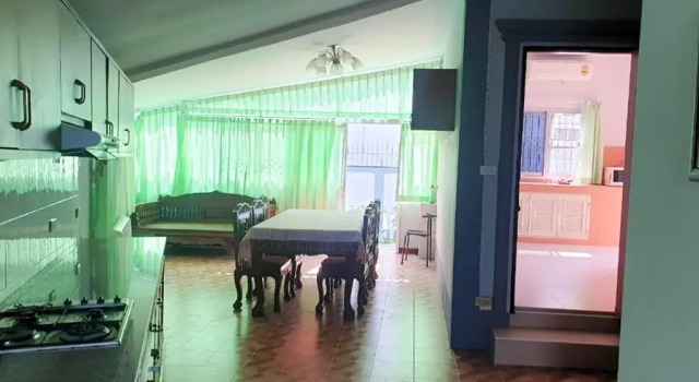 Karun House Chiang Mai, bungalow for 6 in a quiet neighborhood, Забронировать Отель Отели Сансай с парковкой, Парковка