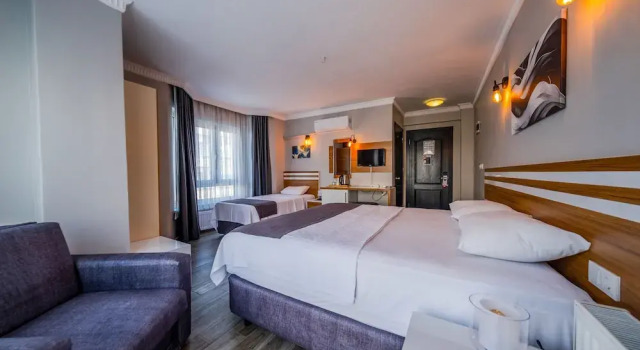 Standardowy rodzinny pokój Lopera Beach Hotel
