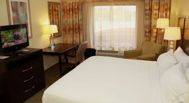 Двухместный номер Standard Holiday Inn Express Hotel & Suites Perry by IHG