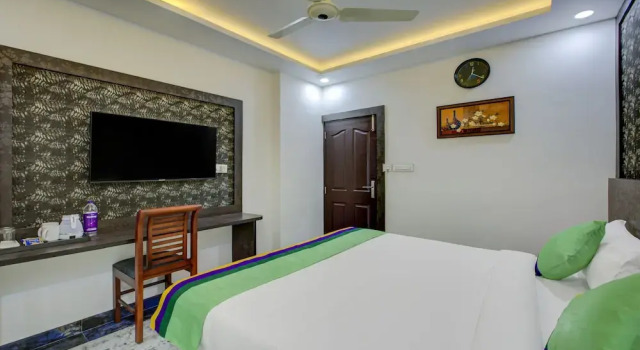 Двухместный номер Standard Treebo Love Shore Residency, Near Lakeshore Hospital