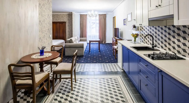 Руська, 4